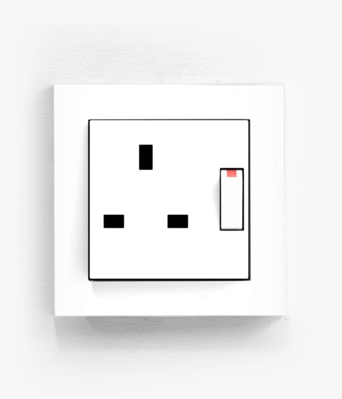GIRA E2 switched single socket