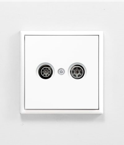 LS 990 White Media Sockets