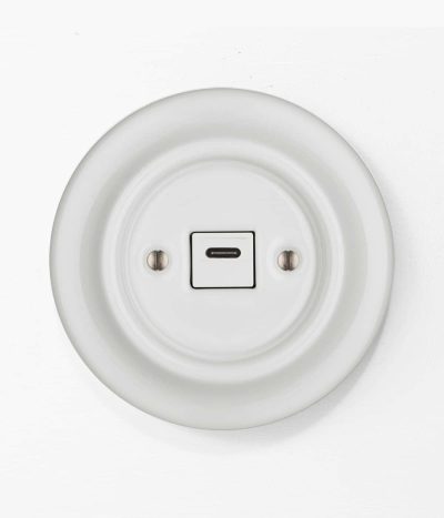 Katy Paty Roo USB C charger in white